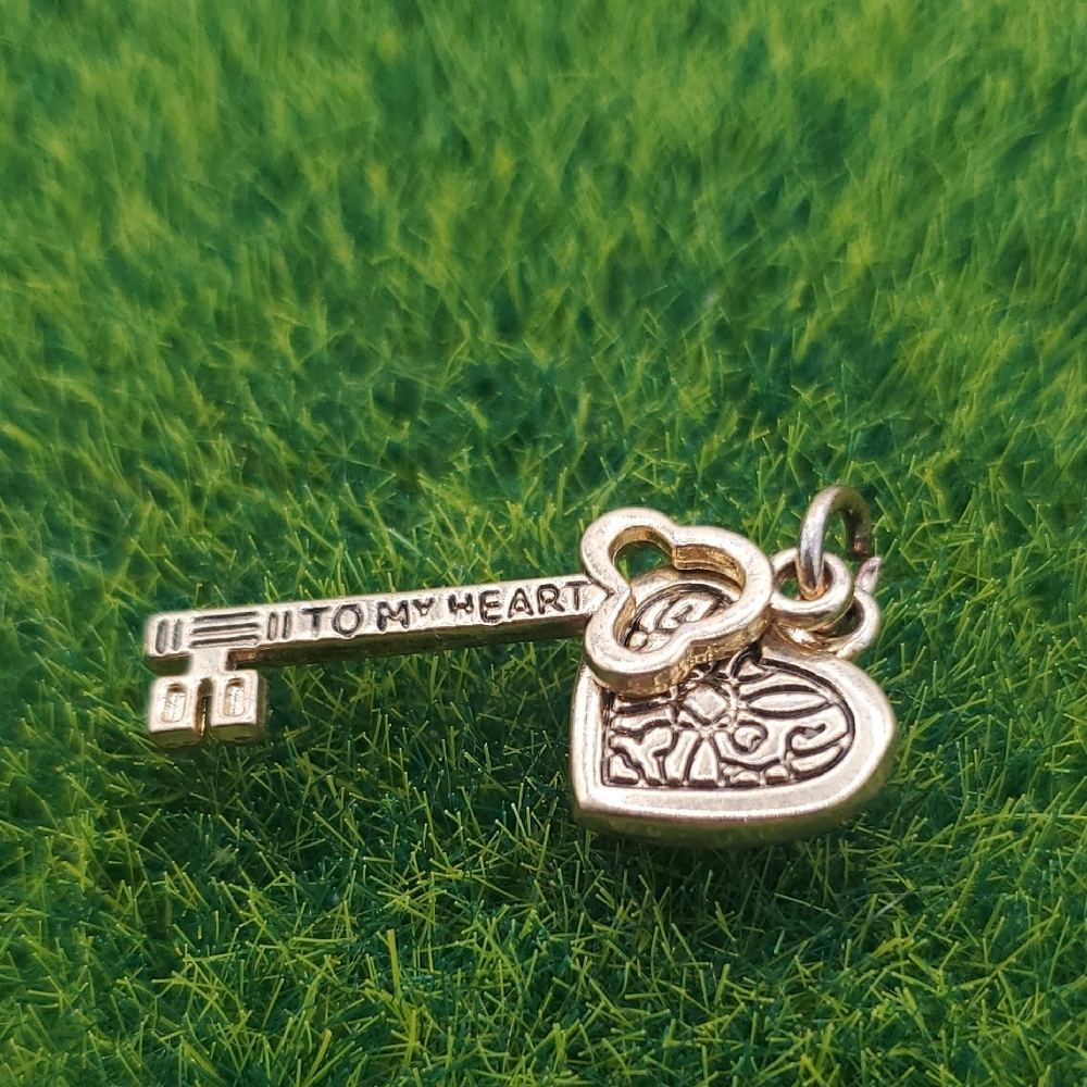 Gold Tone Heart Key Pendant P402